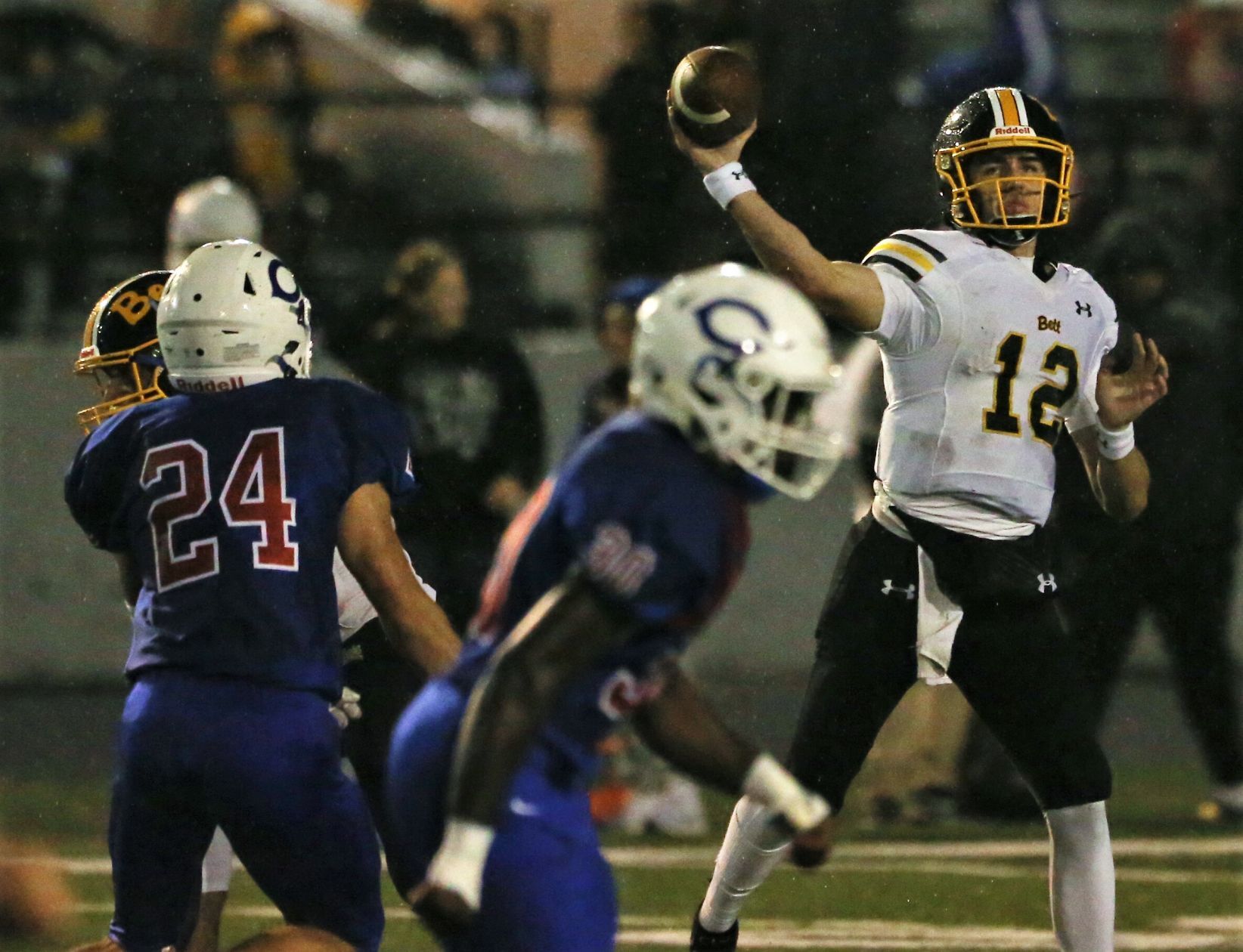 092421-qc-spt-bett-central fball2.jpg
